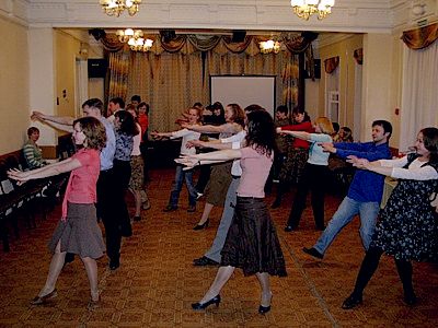 Танцуют все!