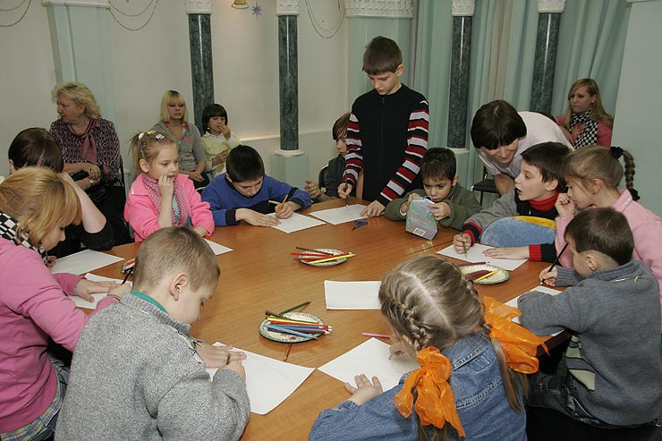 Новогодний праздник для детей из детских домов